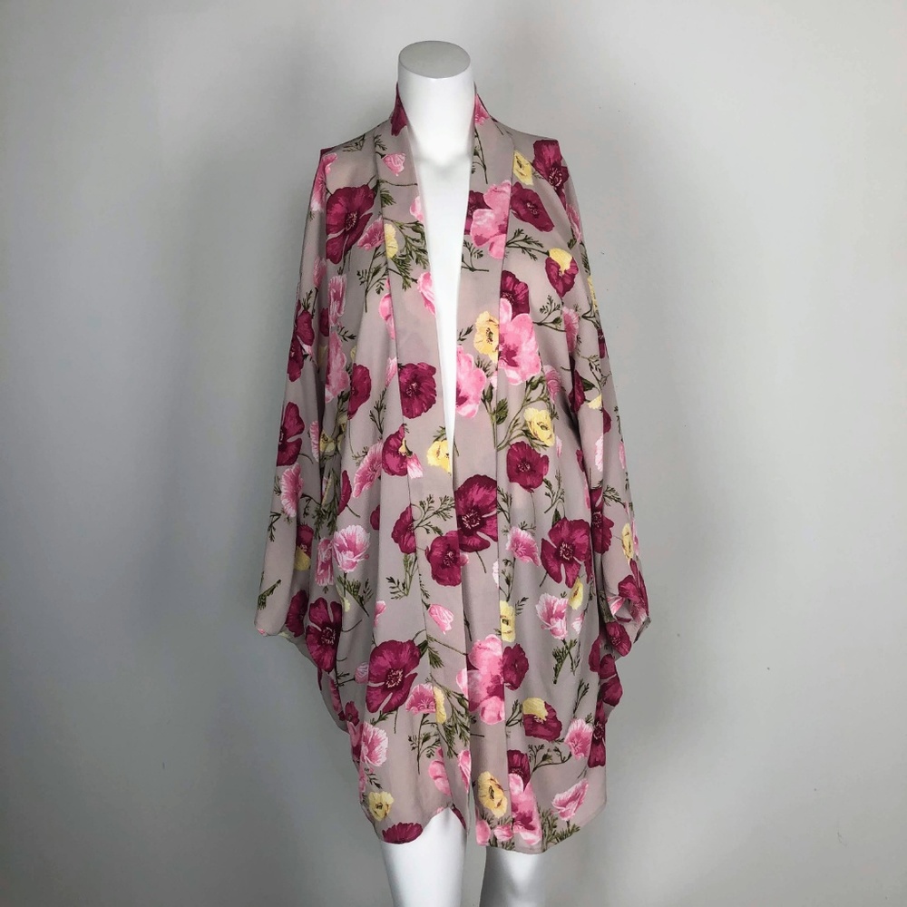 Bottlette Boutique Floral Pink Kimono Wrap Shrug - Picture 2 of 6